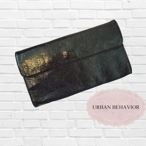 Urban Behavior Vintage Inspired Faux Patent Leather Clutch